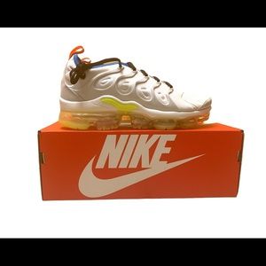 Nike Air Vapormax Plus Size 10 Womens Sneakers Photon Dust Volt DQ4695-001